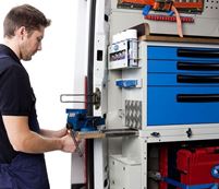 02_A pull-out vise bench in extended position